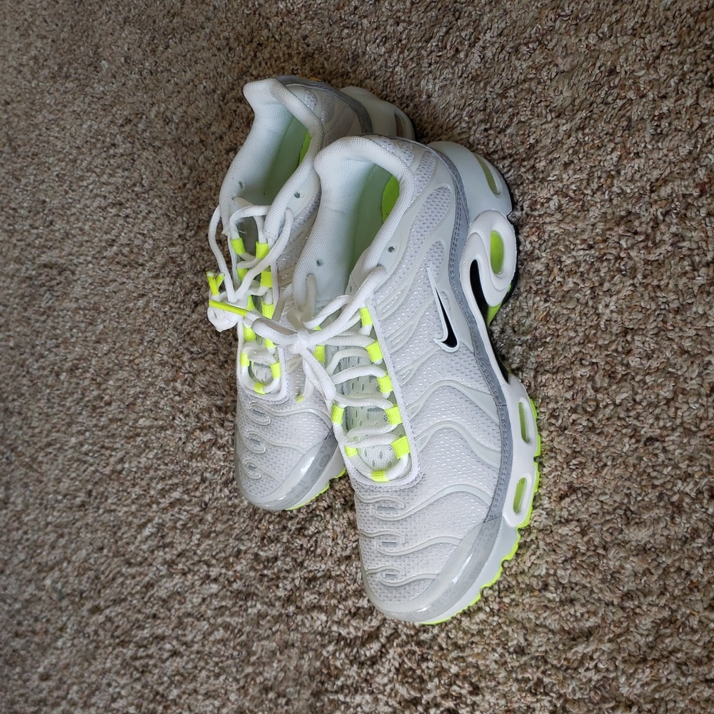 Nike White and Green Sneakers Tn air